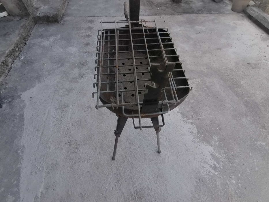 Grelhador a carvão