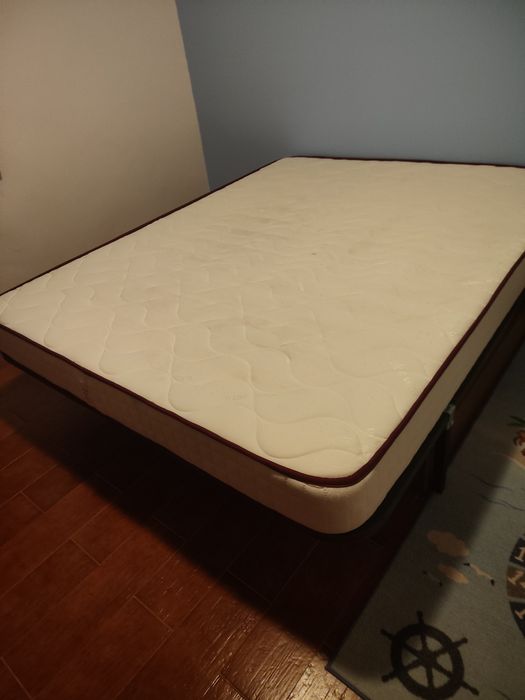 Estrado com colchão