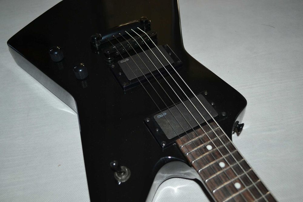 Harley Benton EX-84 MODERN EMG 81/60 BK gitara Explorer - ustawiona!