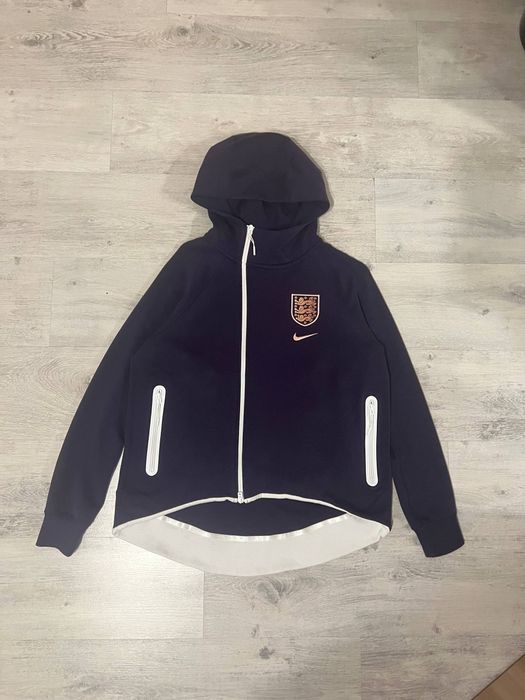 Nike Tech Fleece England
Довжина спин