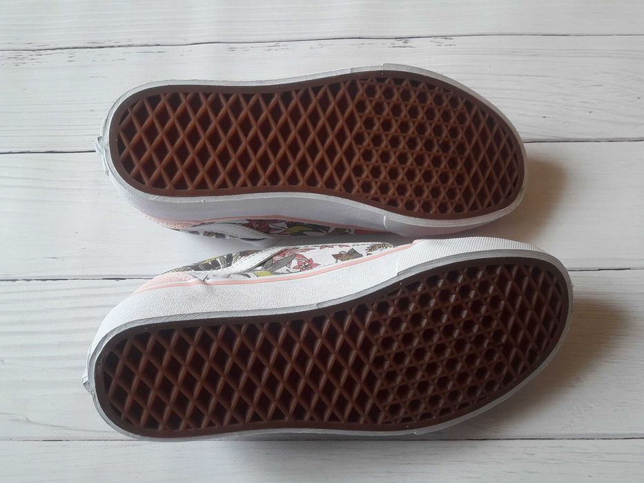 Стильные женские кеды vans