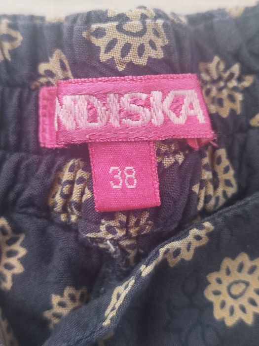 INDISKA. Cienkie, luźne spodnie. Rozmiar M /38