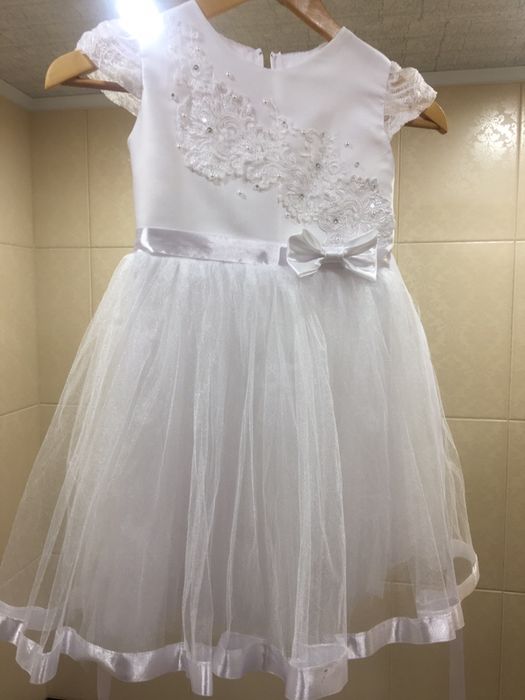 Белое пышное плятье для девочки