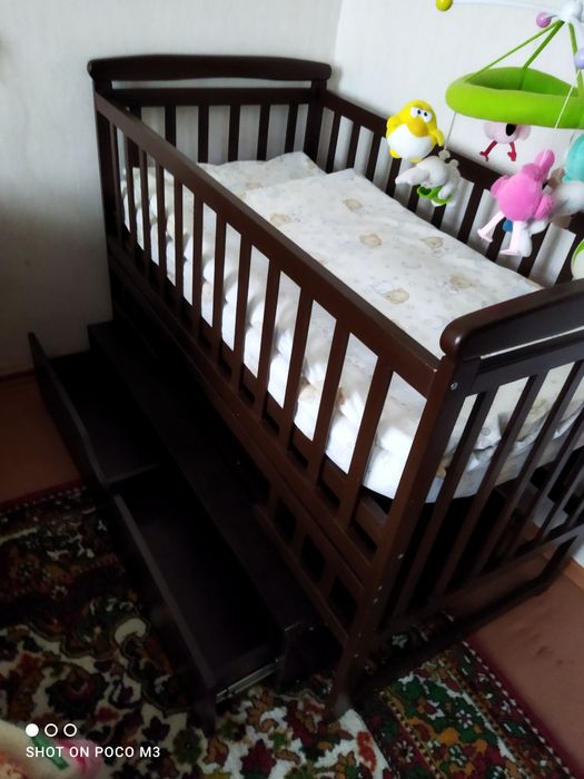 Кровать-люлька с поддоном для белья.