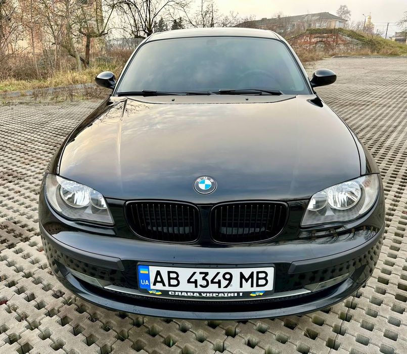 Автомобіль BMW 1 Series 2009