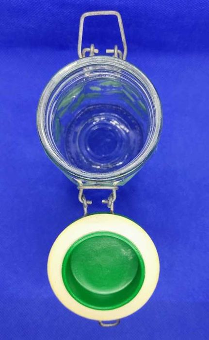 Frasco em vidro com tampa e floreados estampados