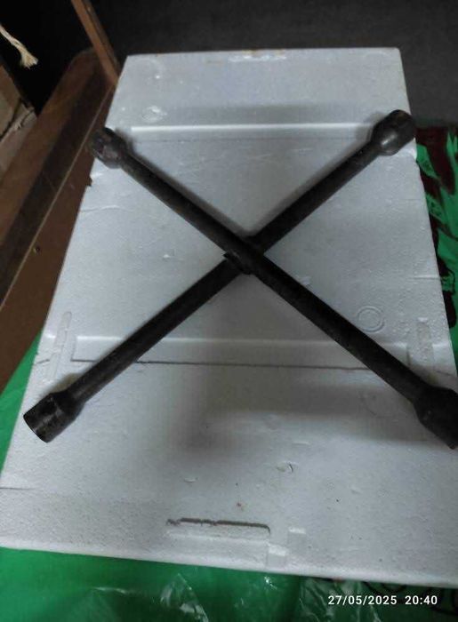 Chave de rodas em cruz