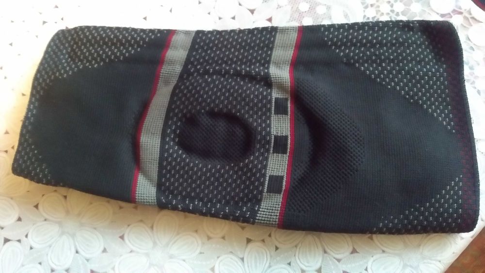 Наколенник бандаж для  больных коленей