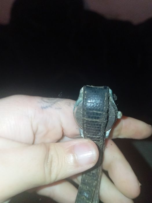 Relógio pequeno antigo n sei se funciona pilha