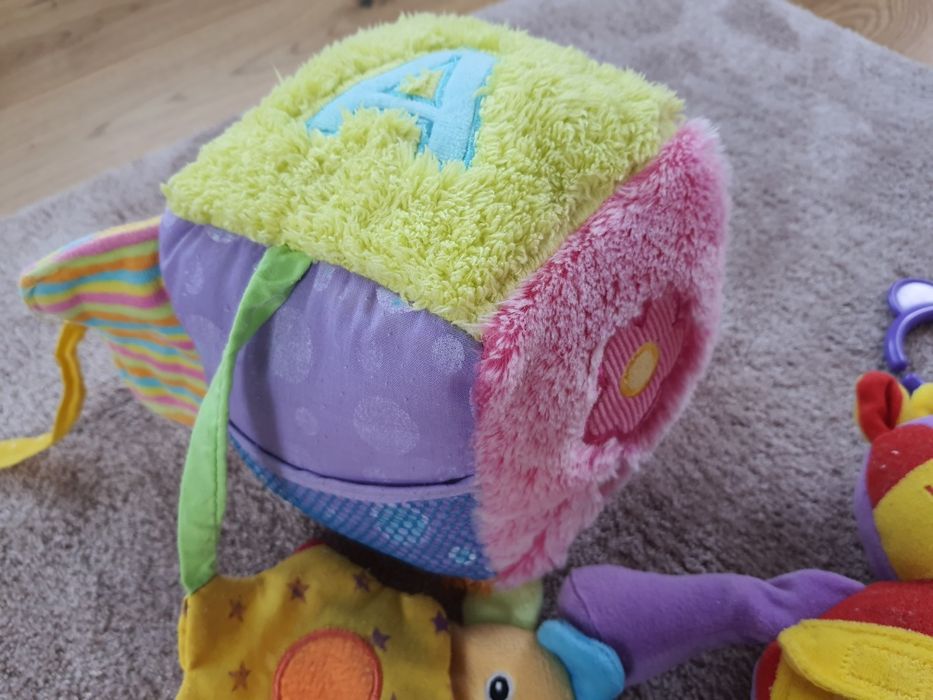 Zabawki pluszaki sensoryczne dla niemowlaka Kostka aktywizująca