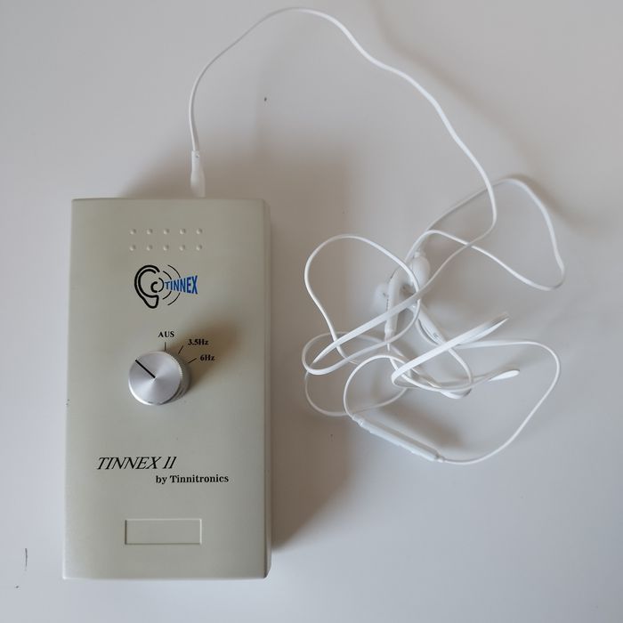 aparat terapeutyczny do łagodzenia objawów szumów usznych TINNEX II