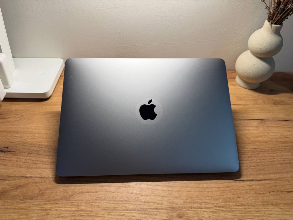 MacBook Pro 13’ 2020 Intel i7 32GB RAM 512GB SSD Gray