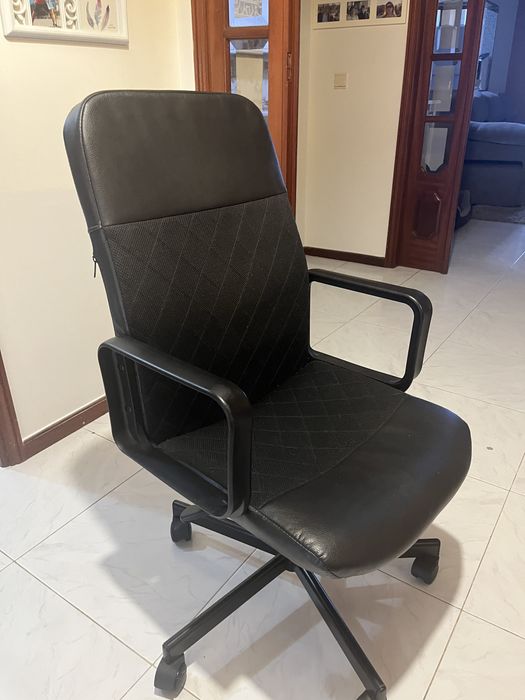 Cadeira de escritorio em otimo estado