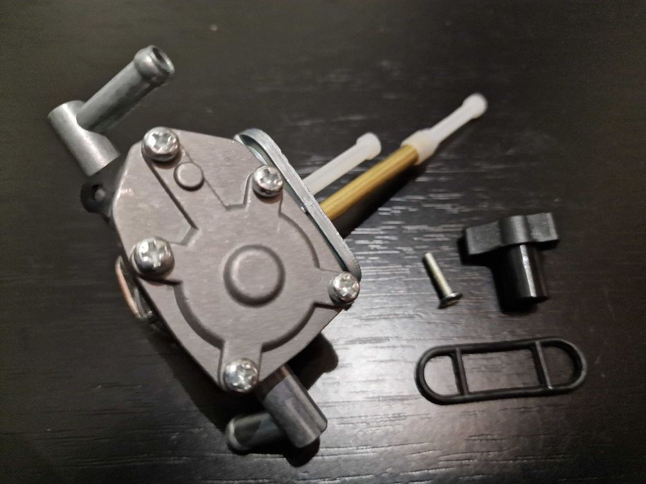 Torneira de gasolina Suzuki com vácuo