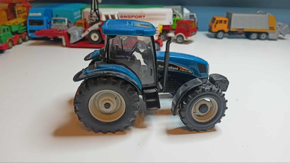 Traktor new holland.nie siku