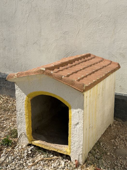2 Casotas para Cão em Cimento / Betão – Muito Resistentes