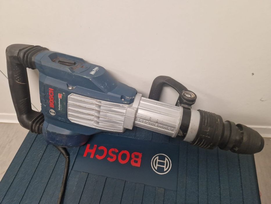 Młot wyburzeniowy Bosch GSH 11 VC