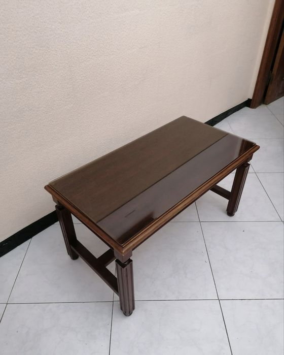 Mesa de centro madeira maciça com tampo de vidro
