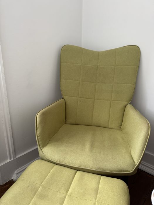 Poltrona verde claro com banco