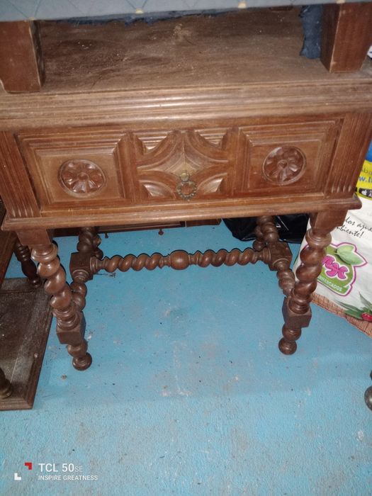 Vários móveis antigos a precisar de restauro 10€ cada um