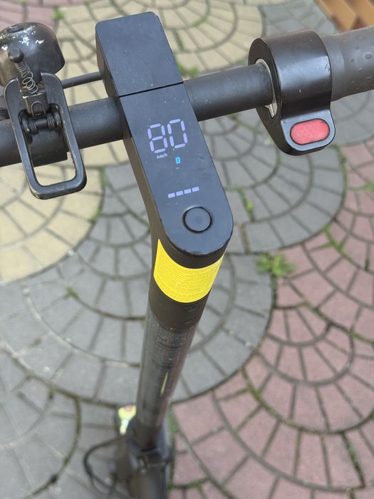 Продам електросамокат MI Electric Scooter Pro 2