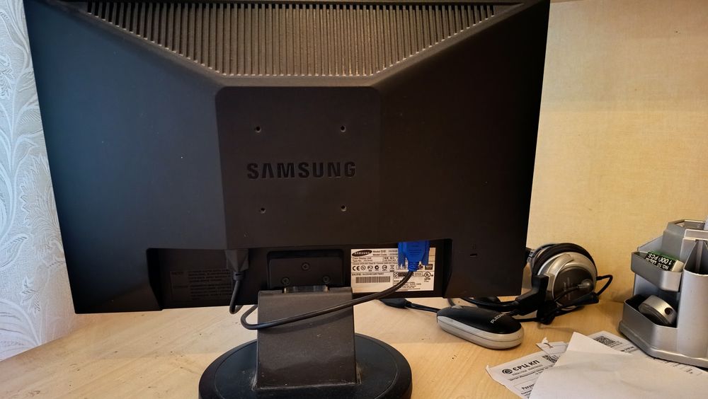 Монитор Samsung SyncMaster 2023 NW