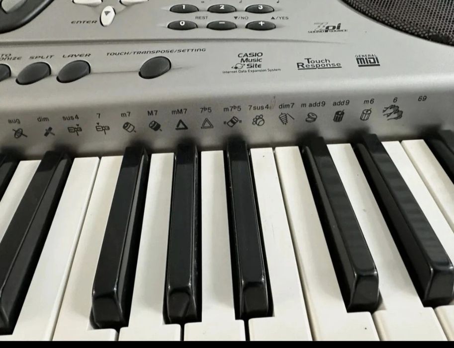 Teclado Casio CTK-671 com tripé
