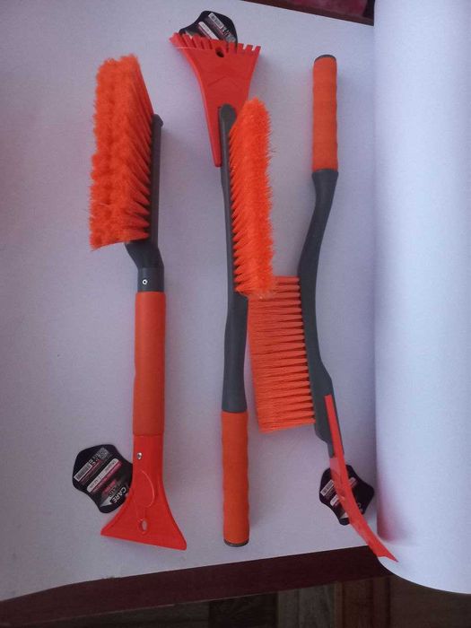 Щітки для автомобіля, щітка із скребком, щітка для снігу і льоду