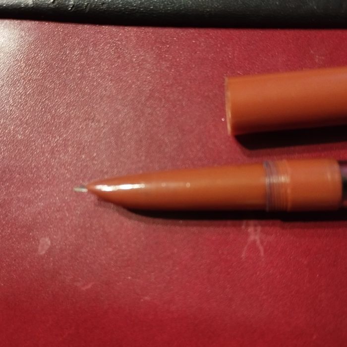 Чернильная ручка в отличном состоянии