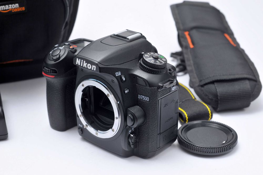 Nikon D7500 (seminova)