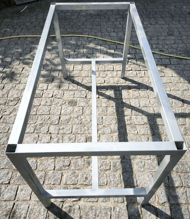 Mesa para jardim ou bancada  de trabalho