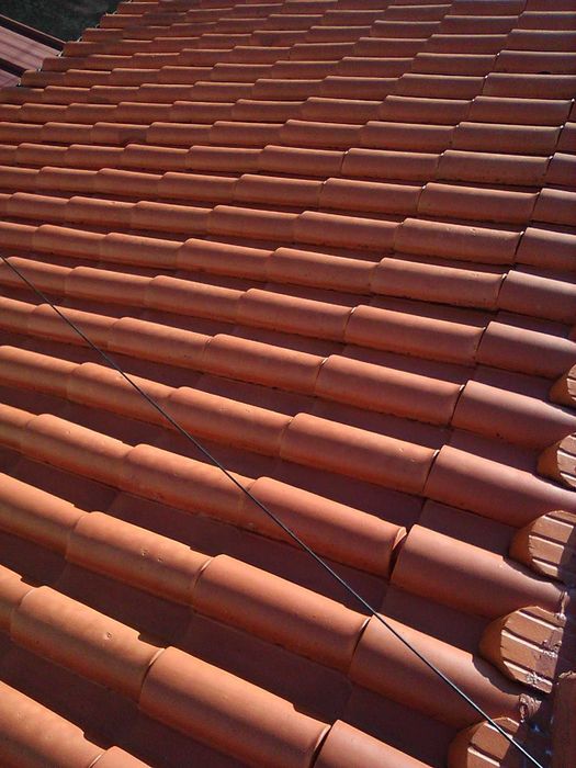 Reparação manutenção/ Telhados/ Caleiras.