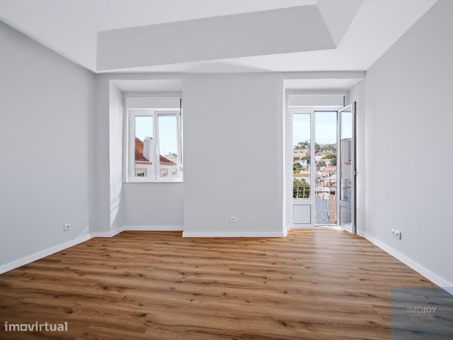 Apartamento T2 Remodelado com Terraço Privativo na Ajuda em Lisboa