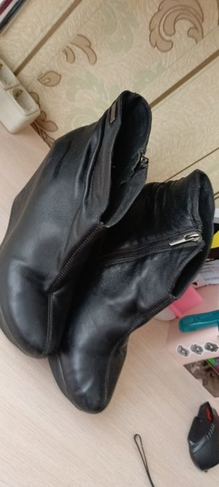 Ботінки весняні шкіряні 40р на устілку 25.-25.5см.