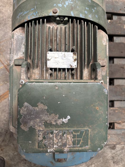 Motor eletrico trifasico marca ABB
