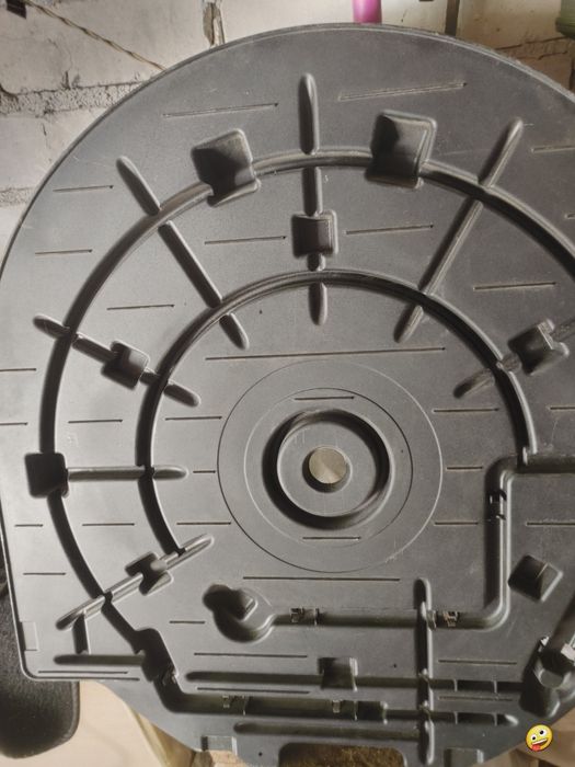 Пол багажника автомобиля Мазда