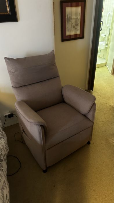 Poltrona reclinável com controlo remoto
