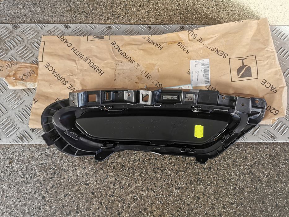zaslepka kratka wydechu prawy tyl vw passat b8 3g0807764