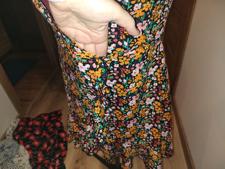Sukienka w kwiaty Sinsay rozmiar XS