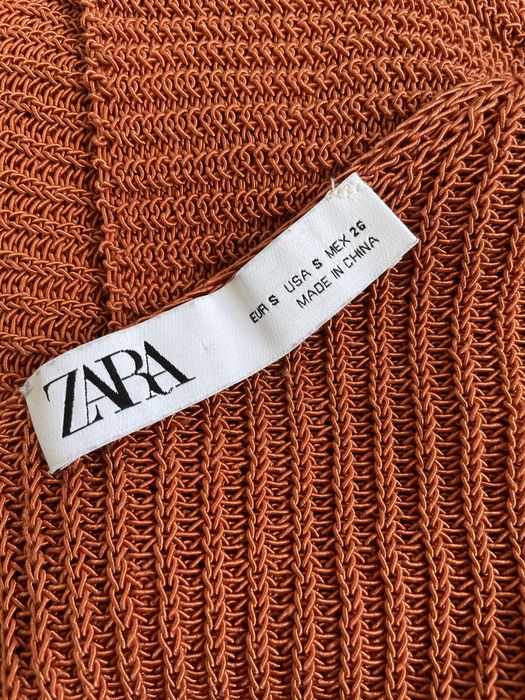 Вʼязаний топ від Zara