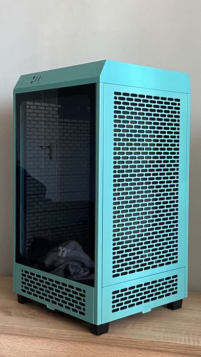 Thermaltake The Tower 200 Tempered Glass