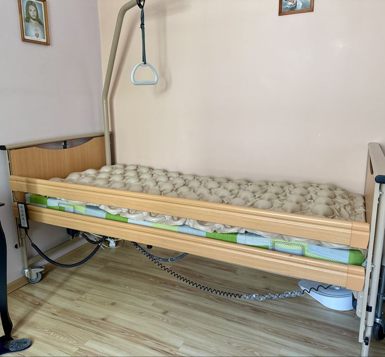 Łóżko rehabilitacyjne + stolik + materac
