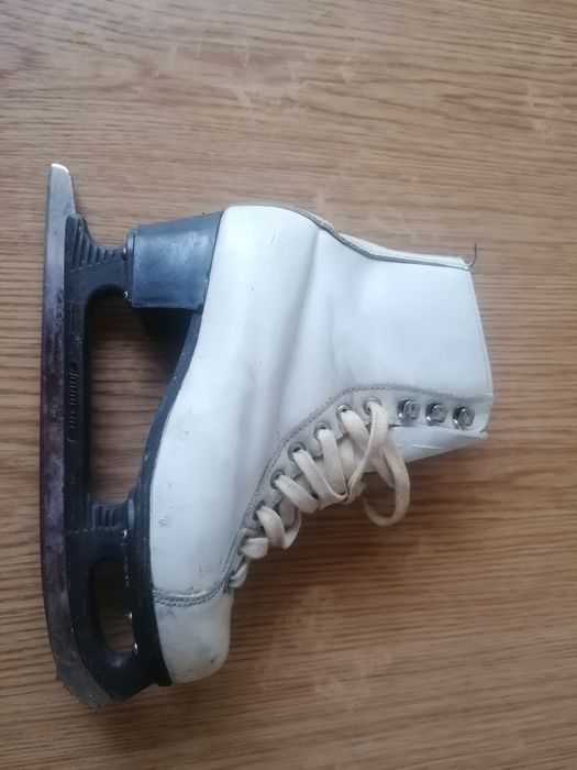 Продам коньки 38 р.