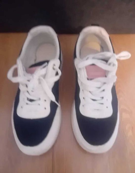 Buty sportowe damskie rozm.37