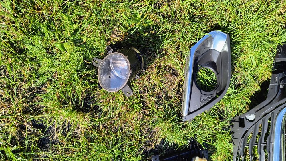 Ramka Chrom pod halogen przeciwmgielny przedni prawy / lewy Opel Corsa E