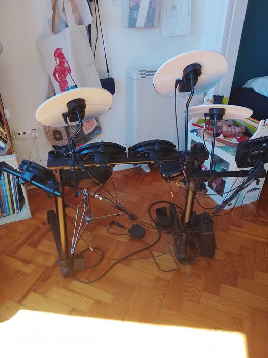bateria electrónica Alesis