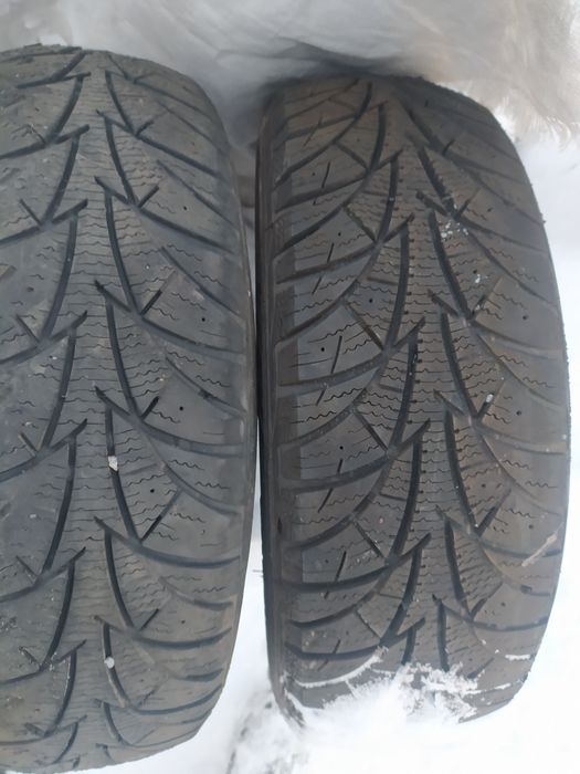 Продам зимову гуму б/у 2 шт