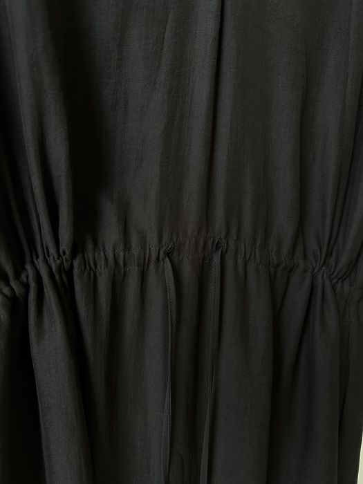 Vestido fluido comprido Massimo Dutti preto