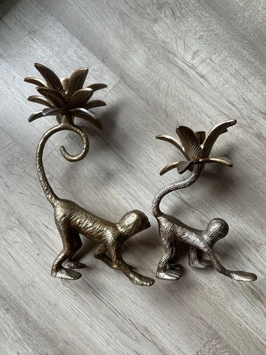 Conjunto de porta-velas dourado macaco