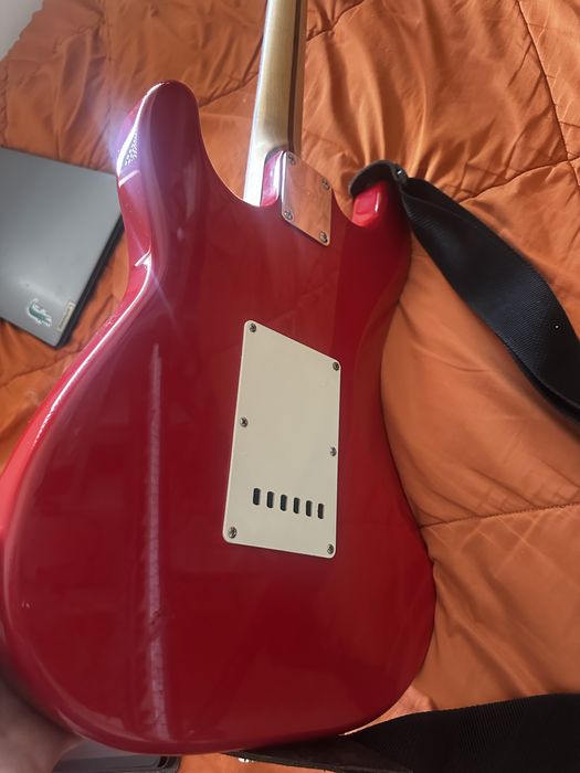 Guitarra Cort Stratocaster em perfeito estado maravilhosa